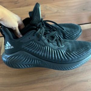 Men’s Adidas tennis shoes 11.5